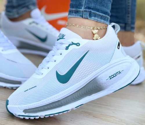 Tenis Vomero Plus 18