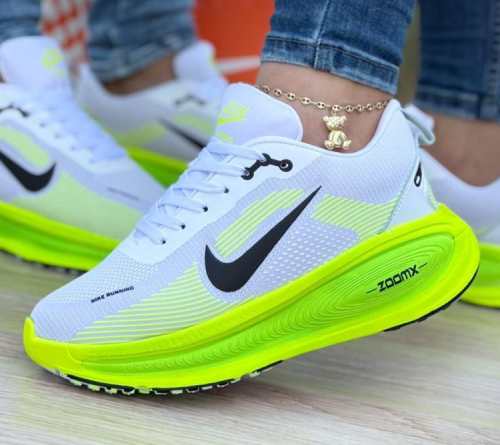 Tenis Vomero Plus 18