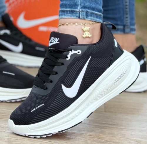 Tenis Vomero Plus 18