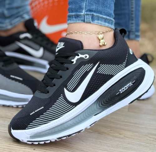 Tenis Vomero Plus 18